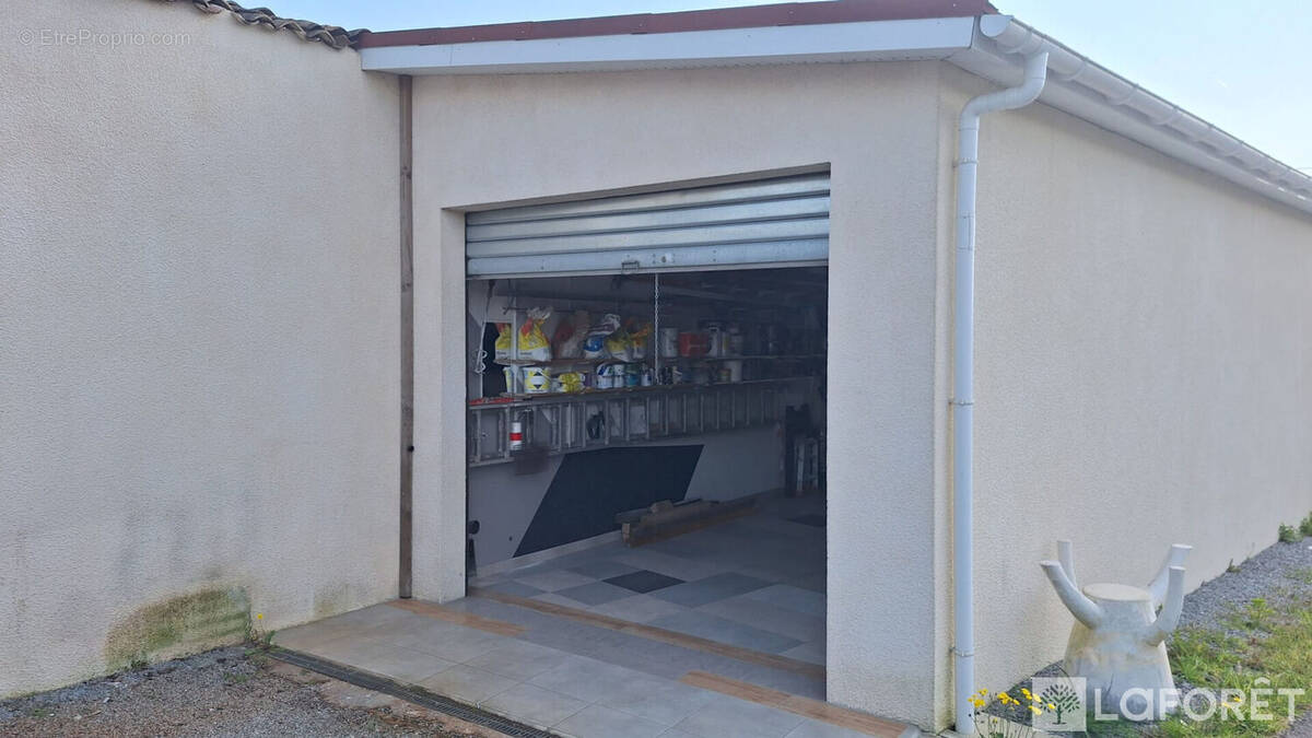 Parking à SAINT-ANDRE-DE-CUBZAC