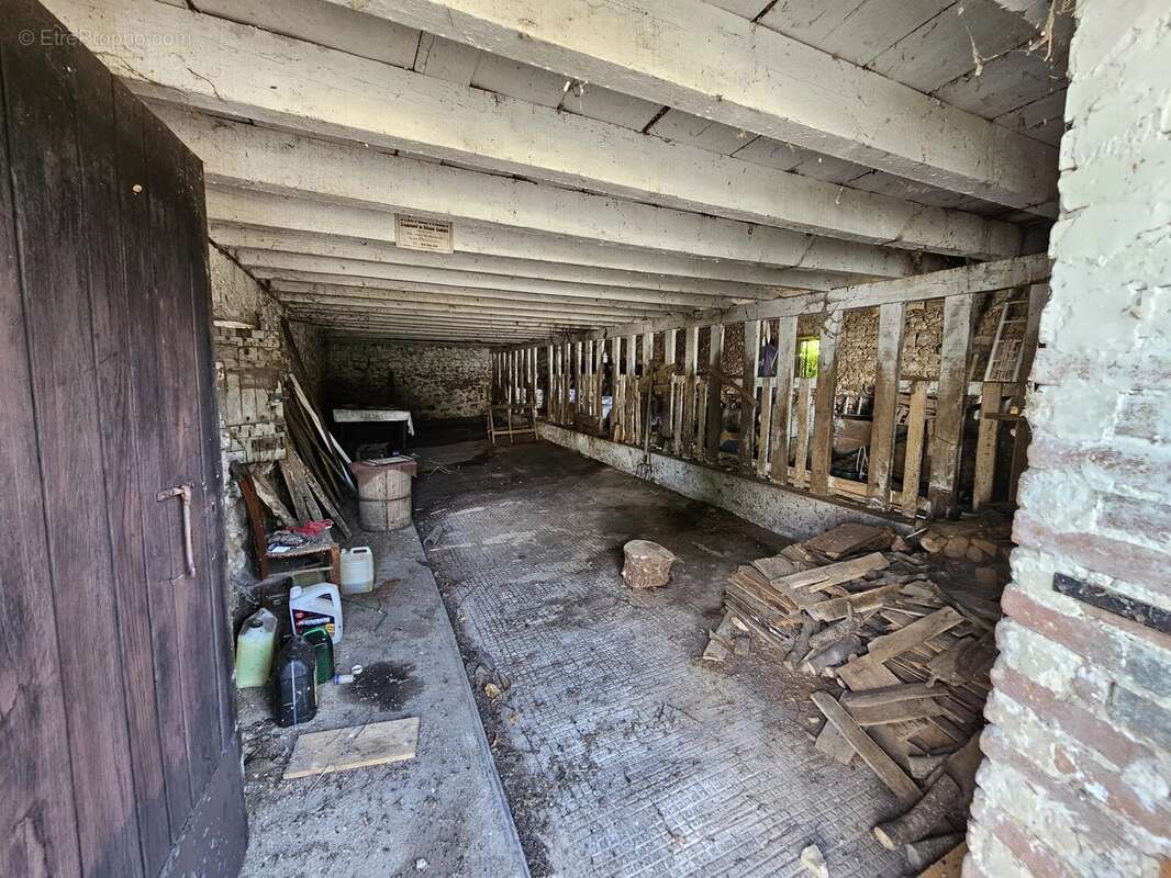 Opportunité de réhabilitation d'une grange : créez la maison de vos rêves ! - photo 4