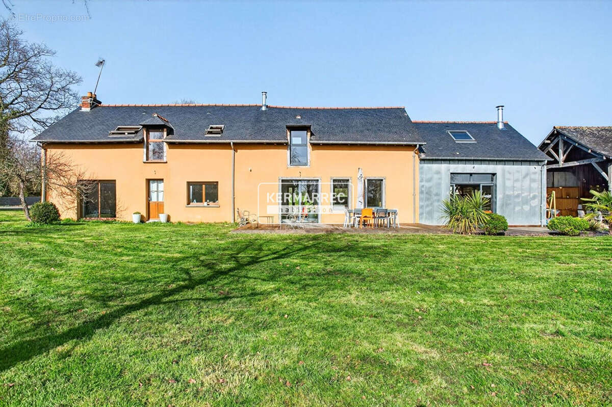 Maison à LA CHAPELLE-DES-FOUGERETZ