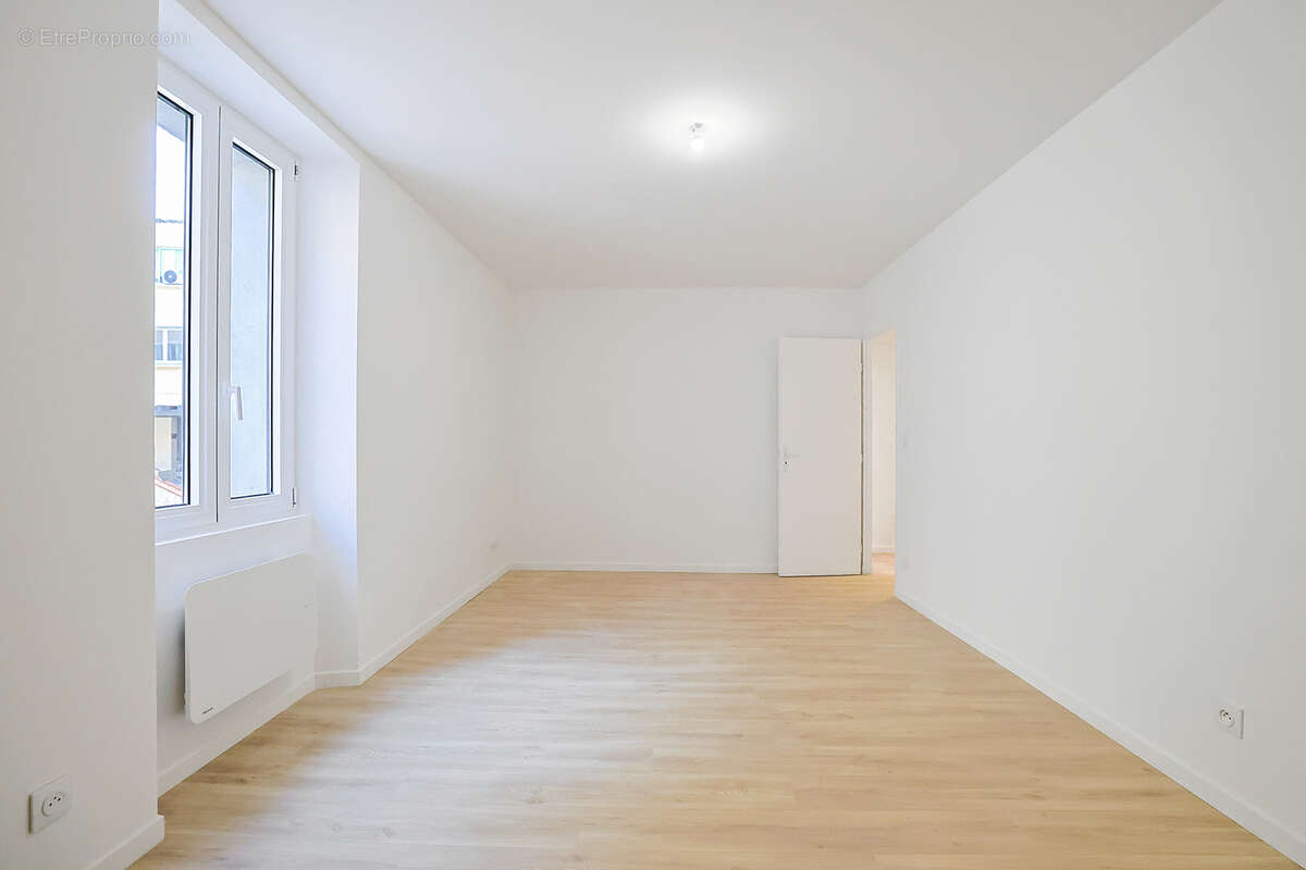 Appartement à SOLLIES-PONT