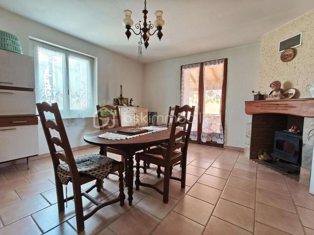 Maison trois chambres,  avec dépendances et terrain - photo 11