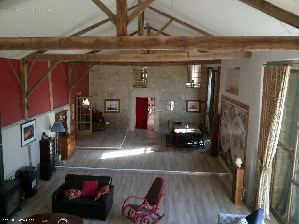 Grange Rénovée : Comprenant 4 Chambres et Terrain de 4382m² - photo 11