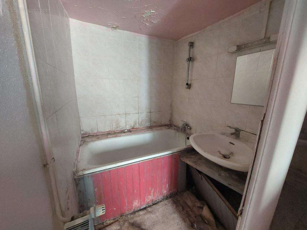 Appartement T2 à rénover – Centre-ville Fontainebleau – Fort potentiel - photo 8