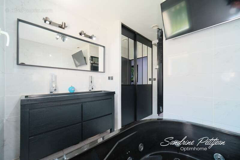 Maison à SAINT-JEAN-DE-THURIGNEUX