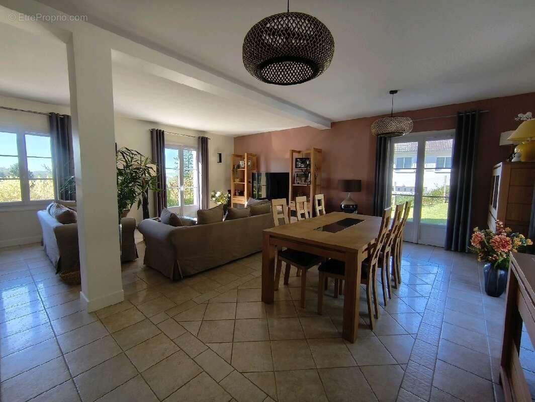 Maison à NESLES-LA-VALLEE