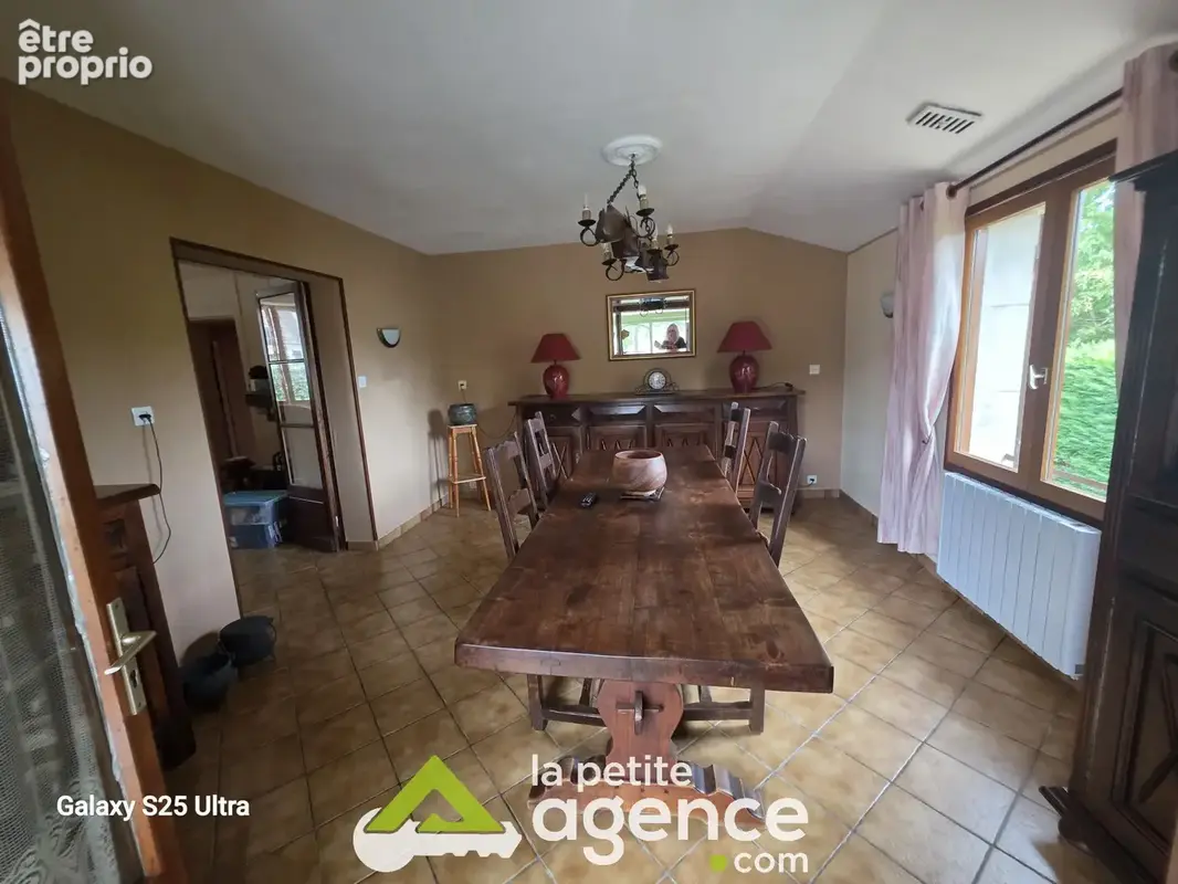 MEILLANT : Belle maison T4 édifiée sur 4129m2 de terrain clôturé et arboré avec deux garages - photo 4