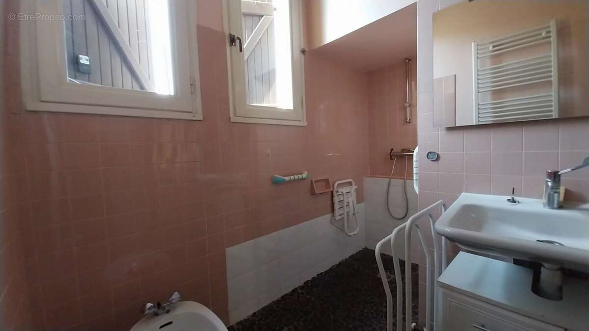 Maison à SAINT-MARTIN-LAGUEPIE