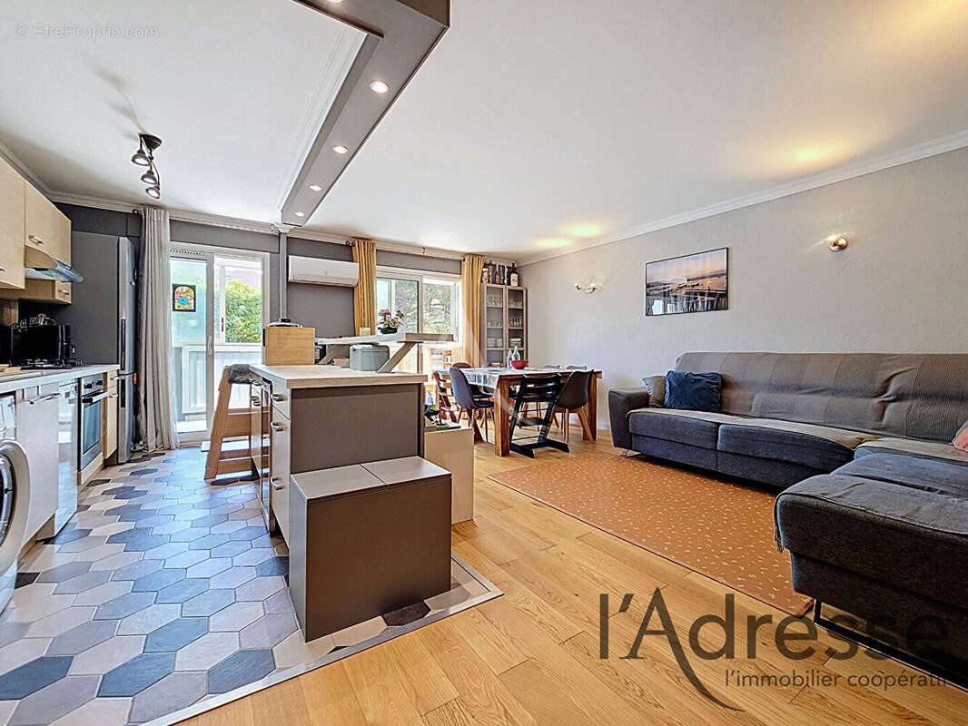 RARE ! Appartement rénové 3 pièces 66m² avec GARAGE !! - photo 2