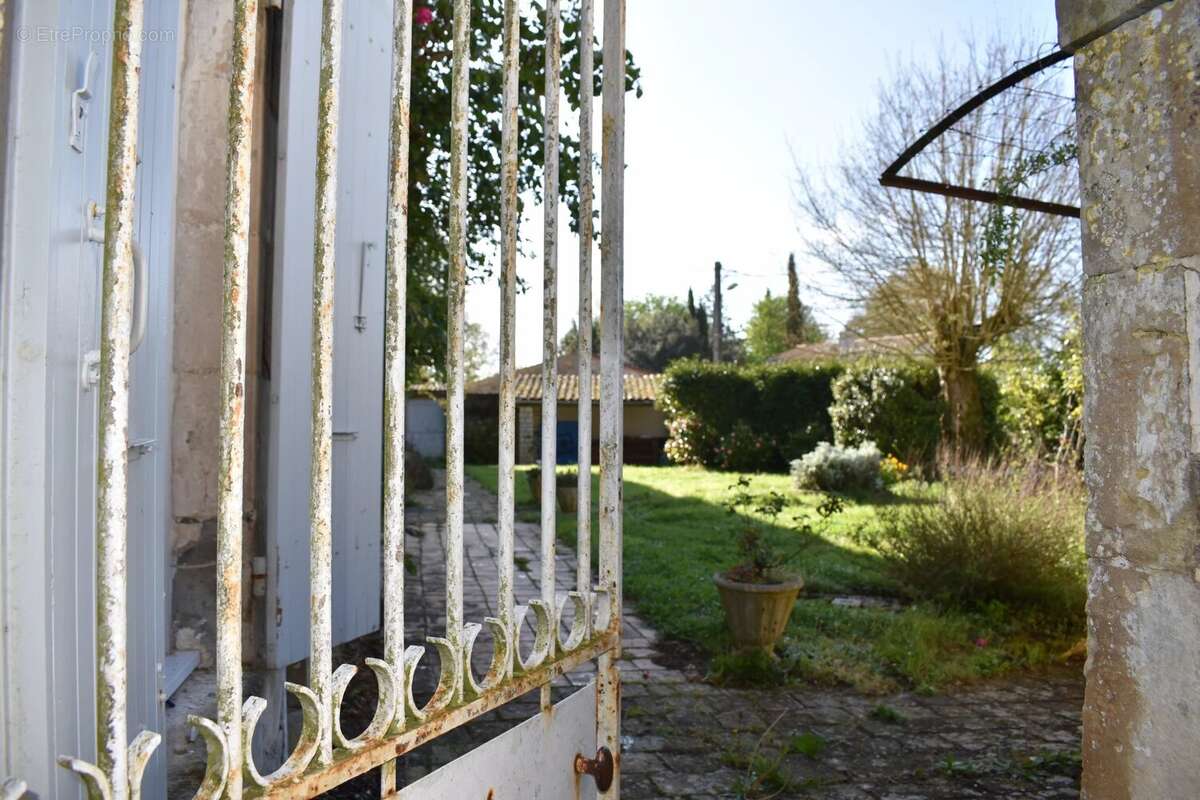 Belle et grande maison familiale à rafraîchir - photo 4
