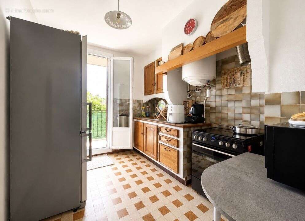 T2- place de parking-loué-13013-commerces - Appartement à MARSEILLE-13E