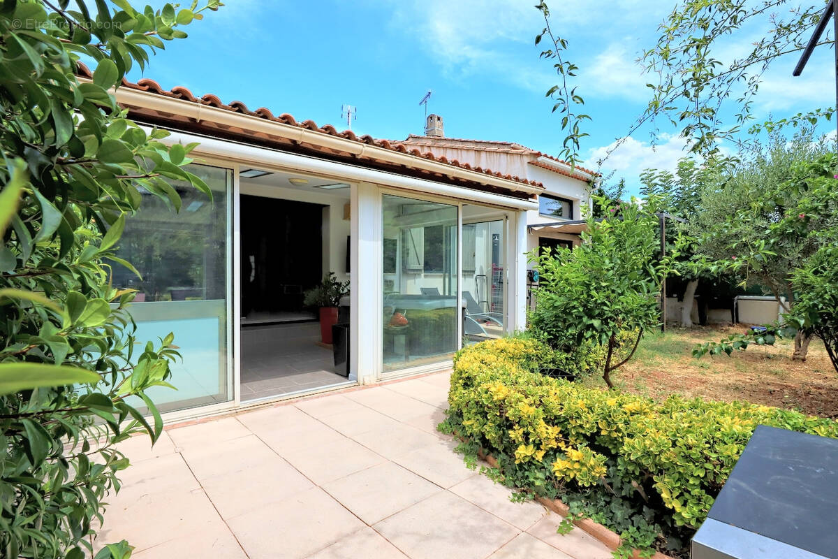 Maison à SOLLIES-PONT