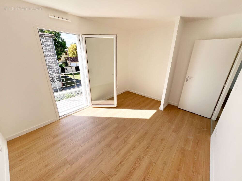 Maison à SAINT-BEAUZIRE