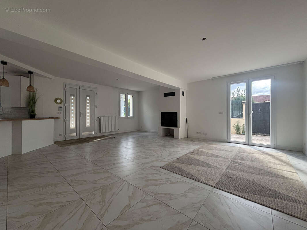 Maison à LE BLANC-MESNIL
