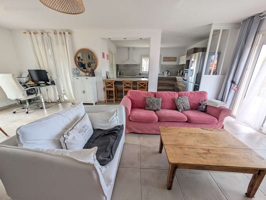 Maison à SAINT-LAURENT-DE-LA-SALANQUE