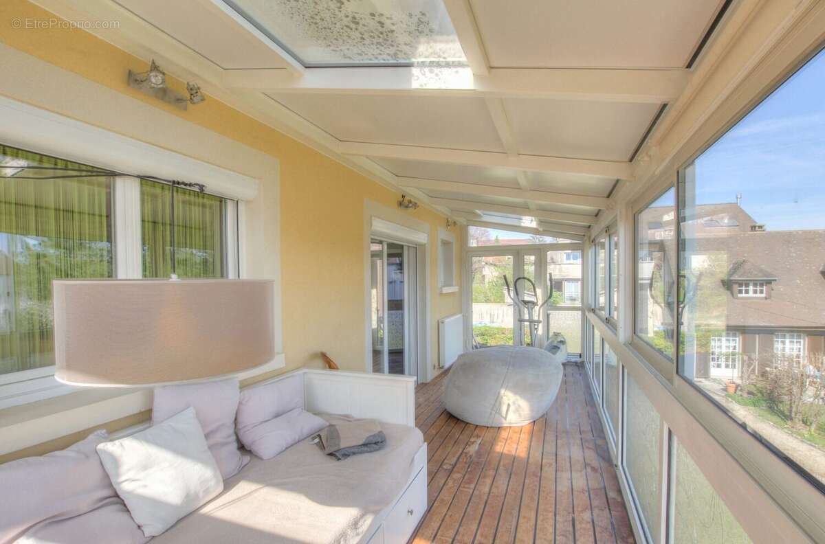 Maison à SAINT-GENIS-POUILLY