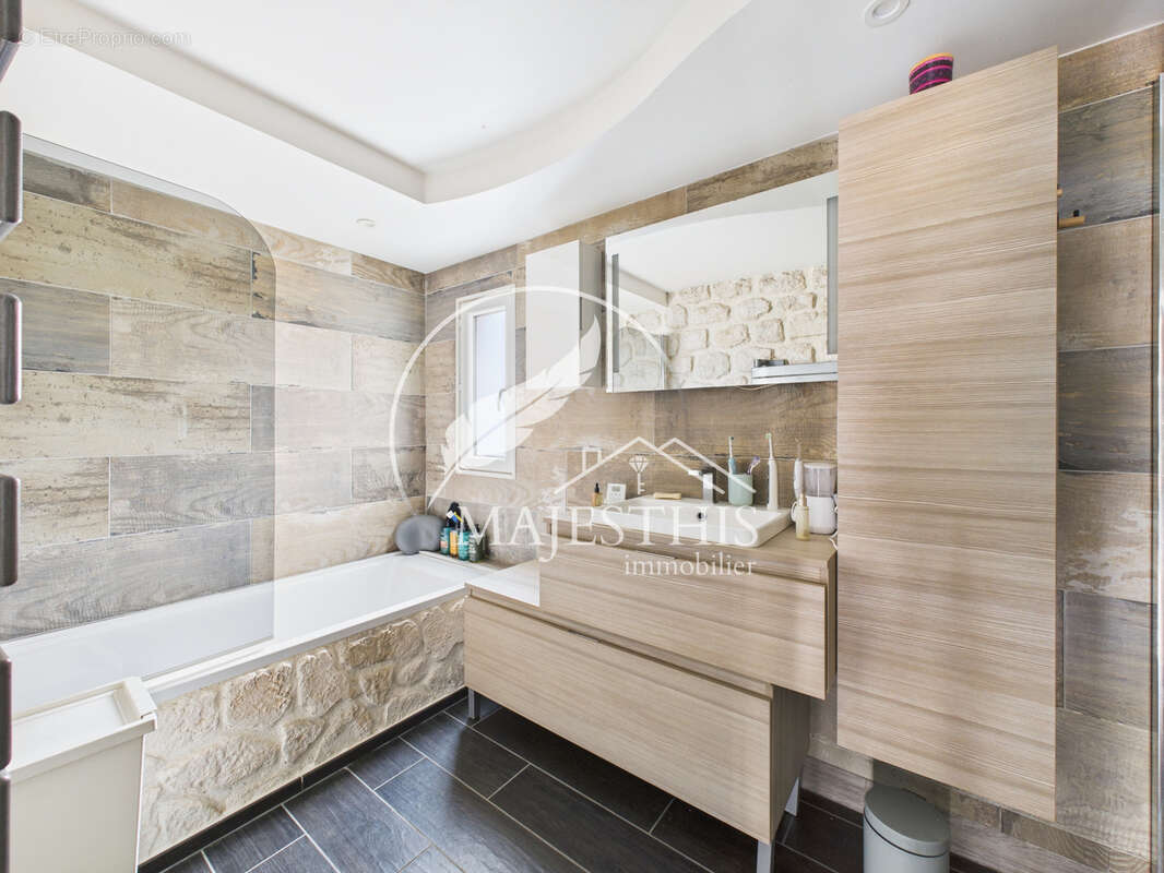 Appartement à LA VALETTE-DU-VAR