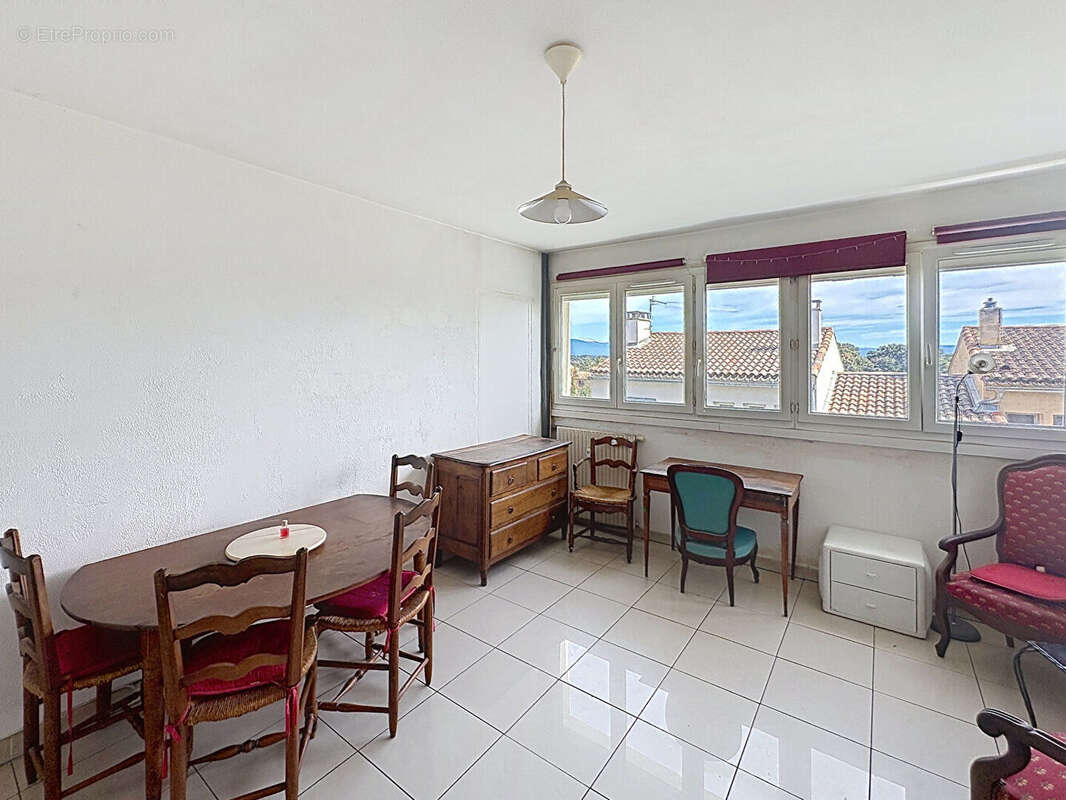 Appartement à VILLENEUVE-LES-AVIGNON