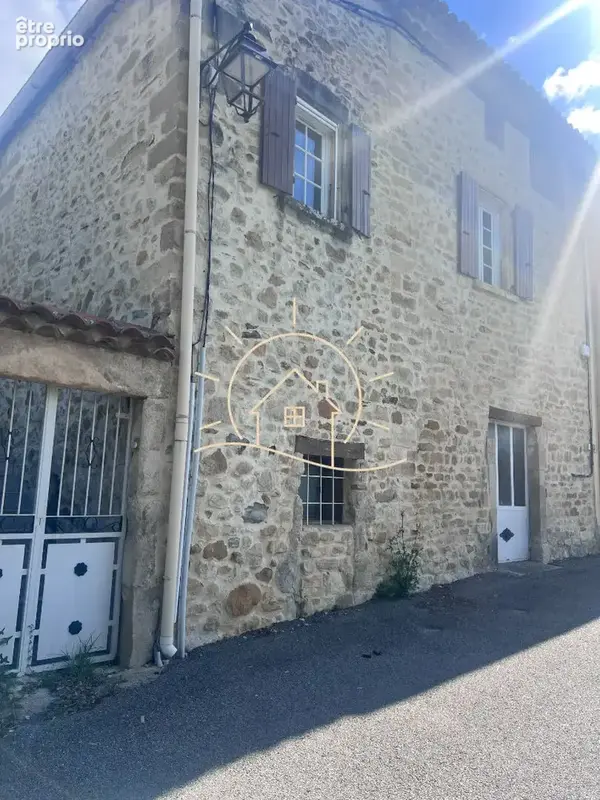 Proche Barjac, coeur de village, deux habitations - photo 2