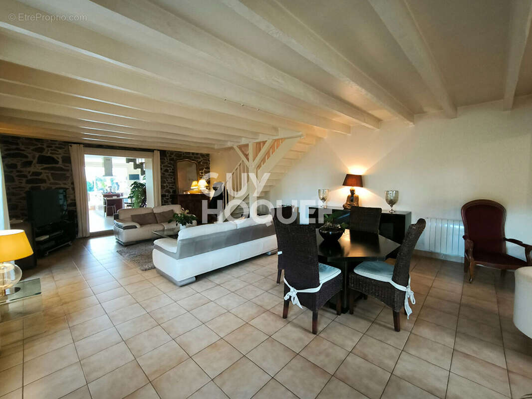 Maison à SAINT-GUINOUX