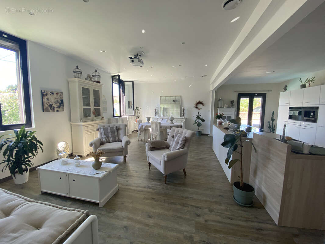 Maison à RUELLE-SUR-TOUVRE