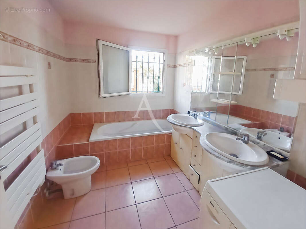 Appartement à CARQUEIRANNE