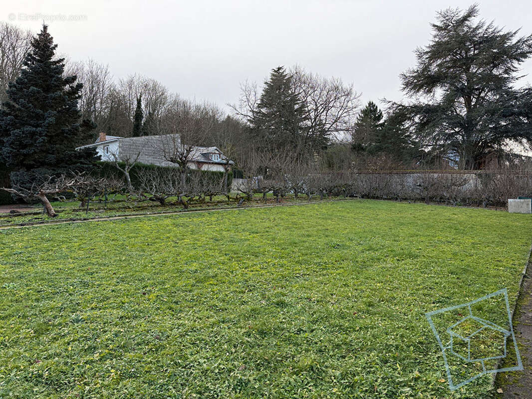 Terrain à DAMPIERRE-EN-YVELINES