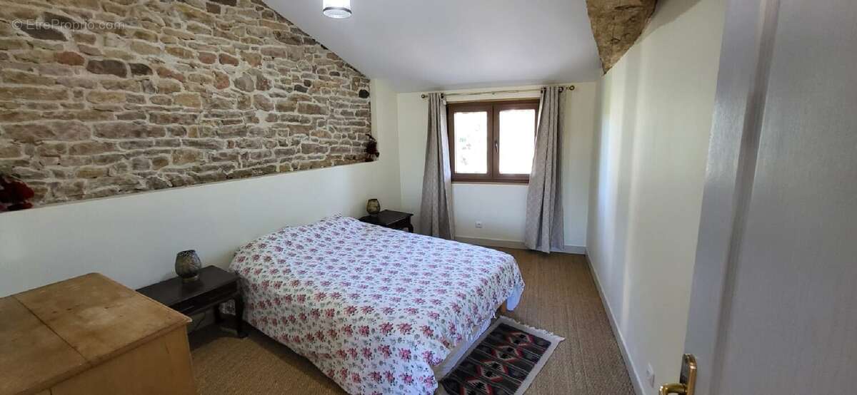 311 m² à Saint-Amour-Bellevue  - photo 6