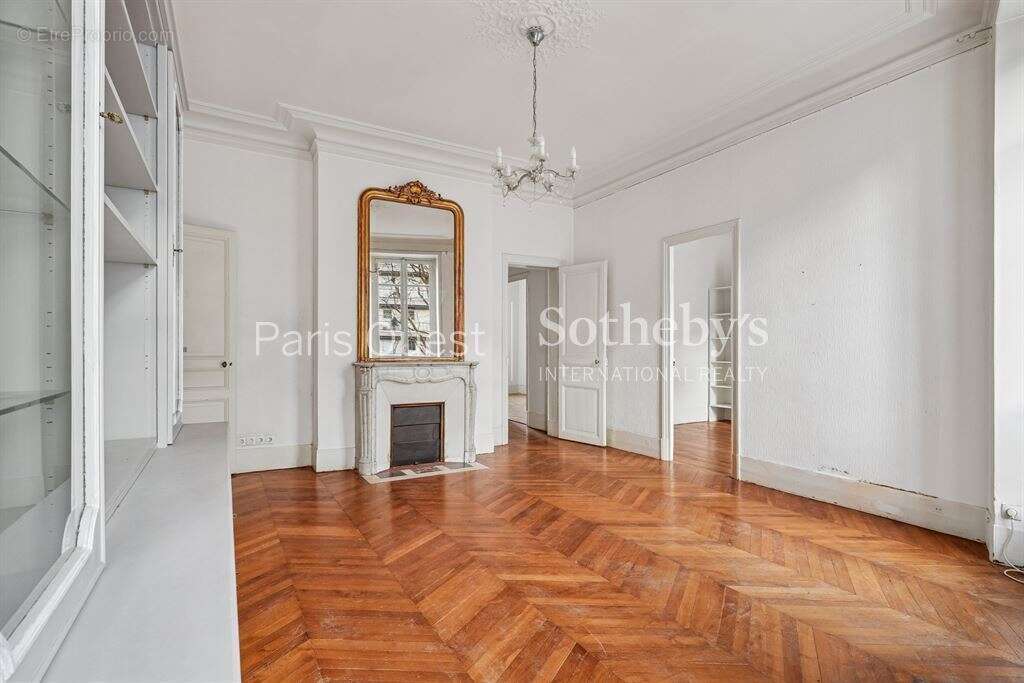 Appartement à NEUILLY-SUR-SEINE
