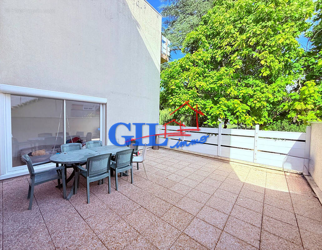 Appartement à SAVIGNY-LE-TEMPLE