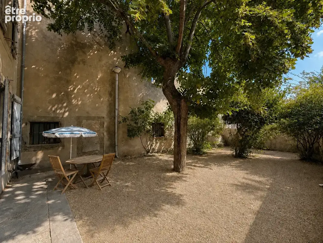 Maison de maître avec jardin et garage - photo 2