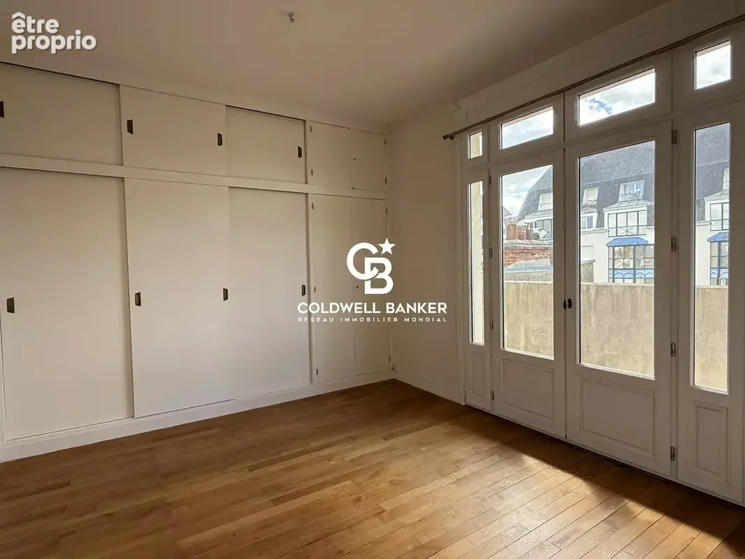 Appartement T5 Art Déco avec balcon, vue exceptionnelle, parking et cave – Hyper centre de Tours - photo 8
