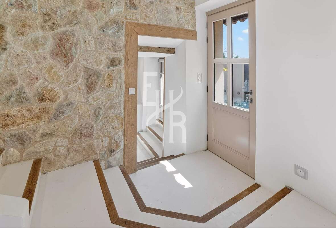 Appartement à MOUGINS