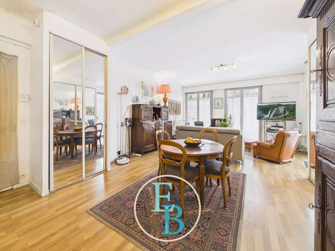 Appartement à PARIS-17E