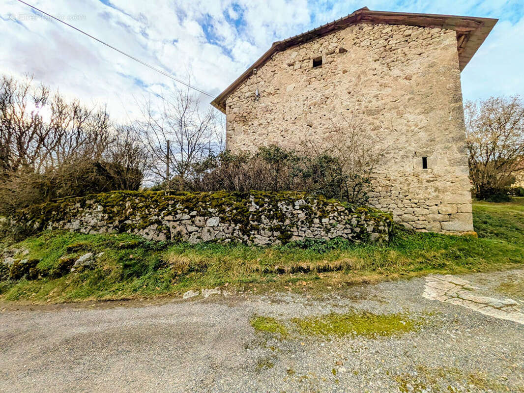 Autre à SAINT-MAMET-LA-SALVETAT