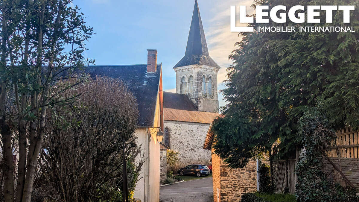 Maison à SAINT-PIERRE-DE-FRUGIE