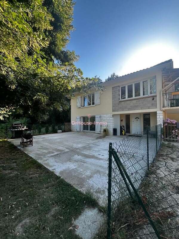 Maison 140 m² à Saint-Capraise-De-Lalinde  - photo 4