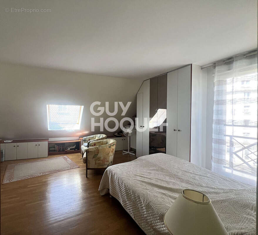 Appartement à COURBEVOIE