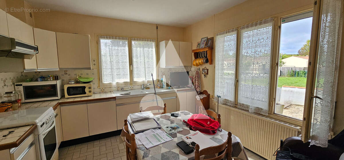 Maison à CHAILLEVETTE