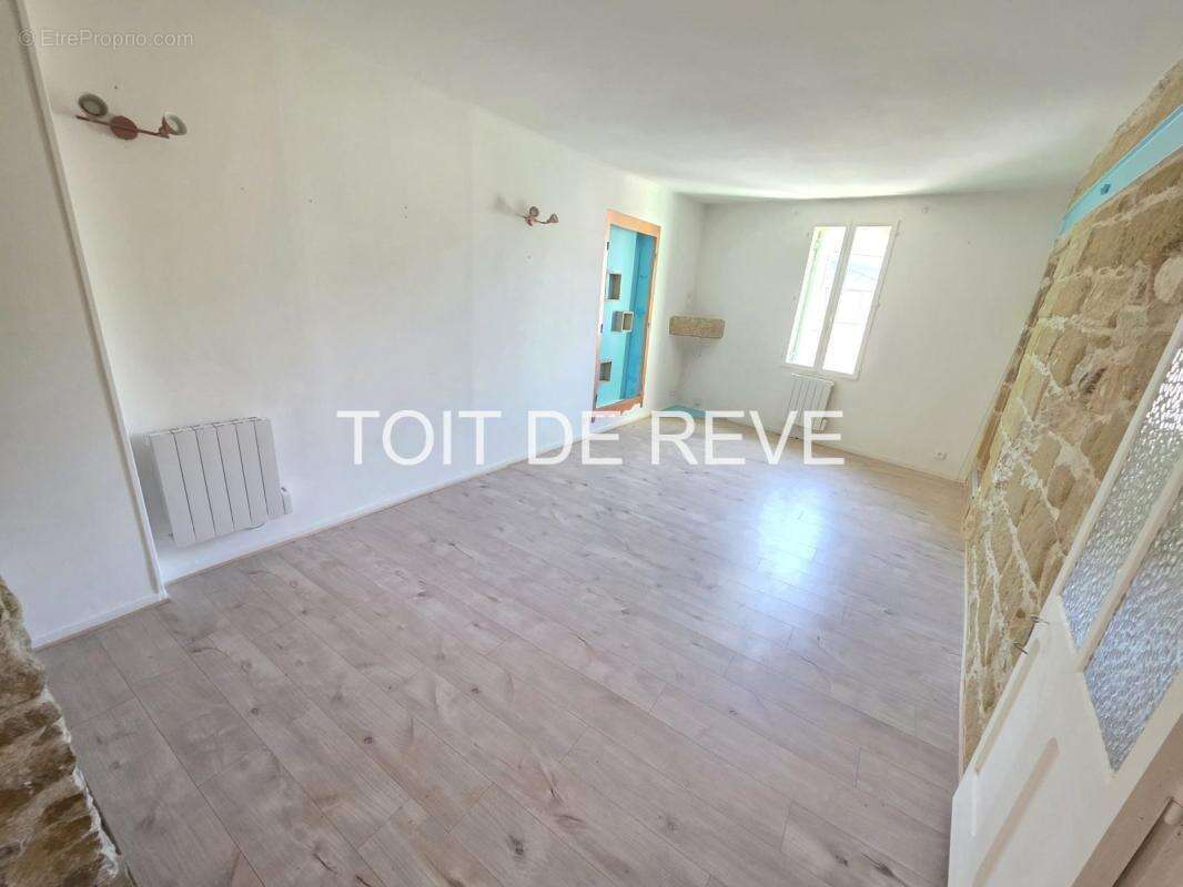 Immeuble proche Uzès : 334m2 divisés en 4 appartements + cours intérieure de 170m2 - photo 10