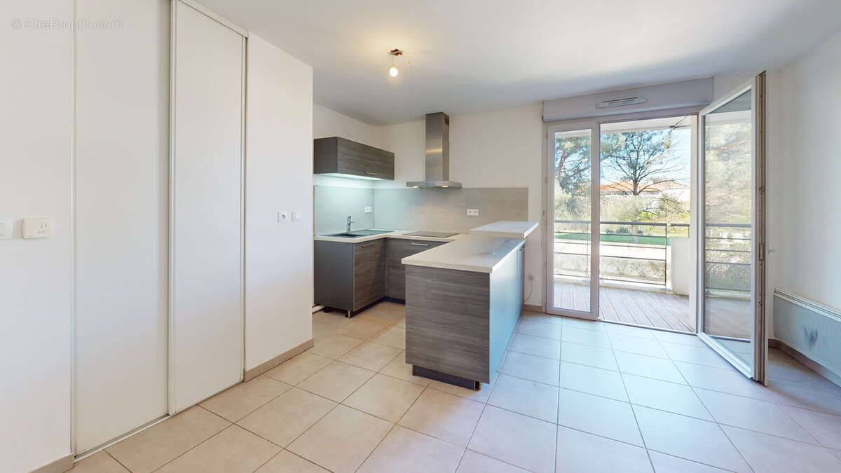 Appartement à BEAUZELLE