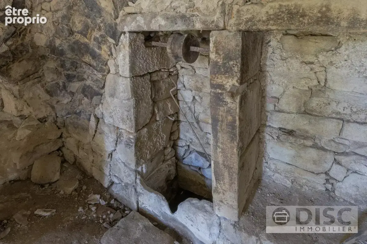 Maison rénovée en partie avec beaucoup de potentiel. - photo 9