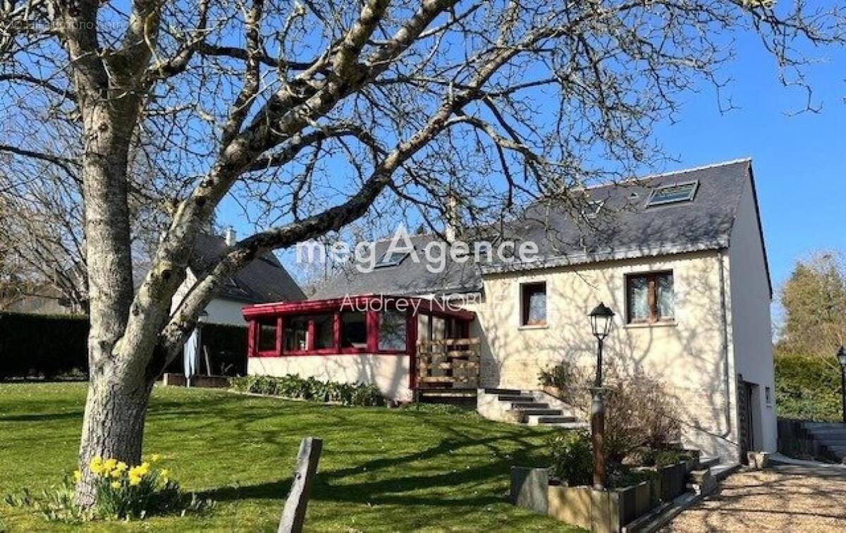 Maison à SOULAIRE-ET-BOURG