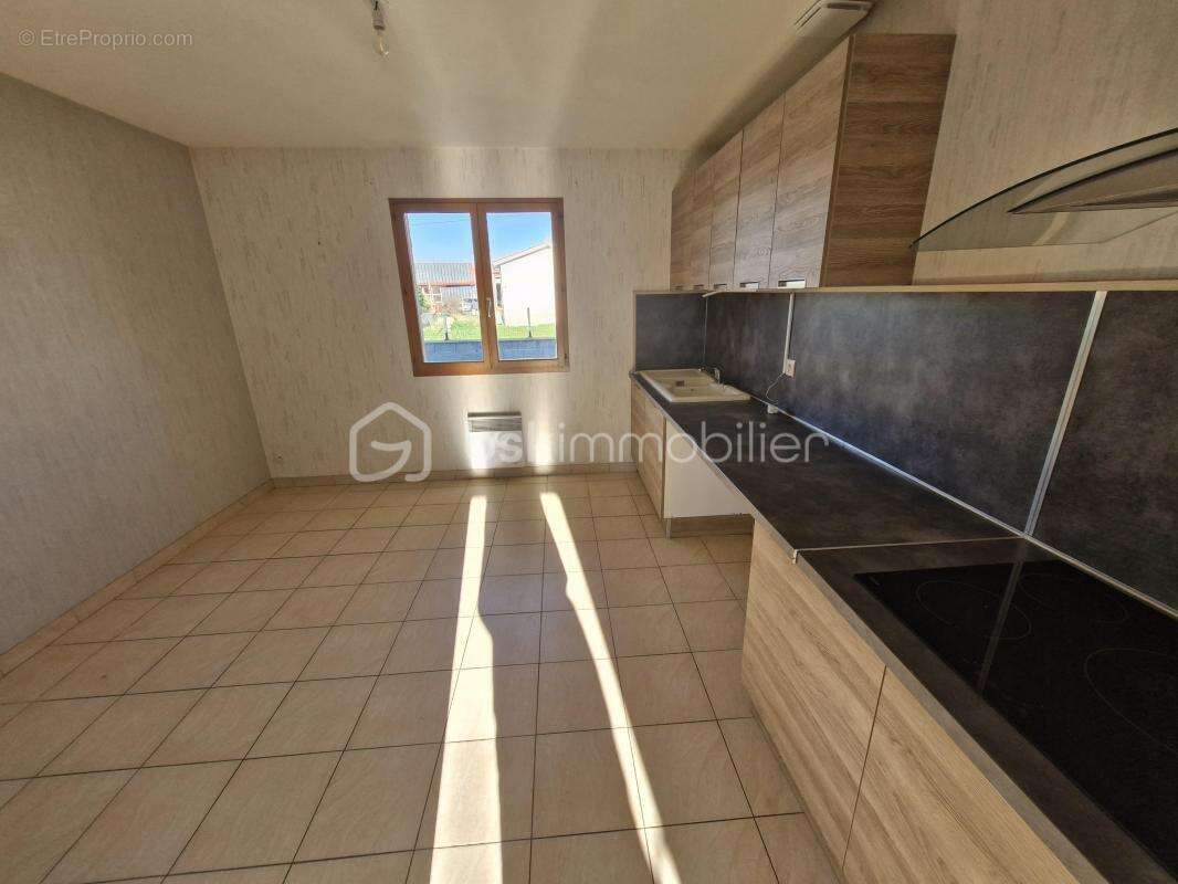 Maison à COUTRAS
