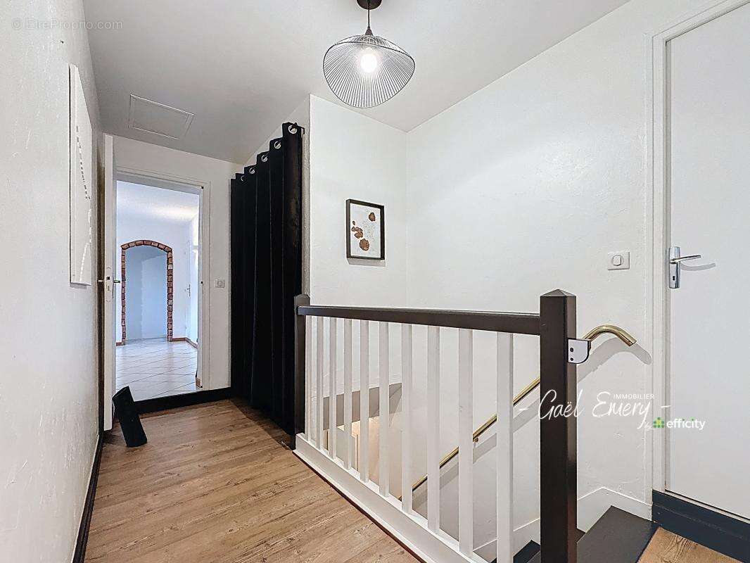 Maison à LE BREIL-SUR-MERIZE