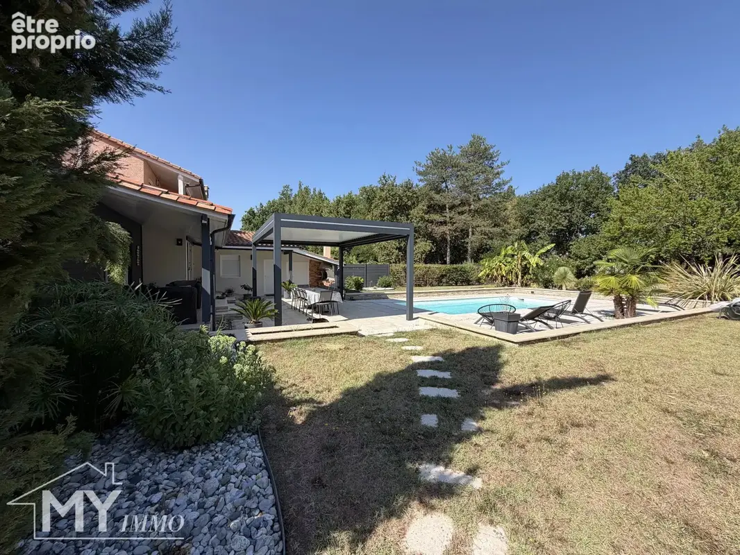 LA FORCE : Maison de 185 m² avec 5 chambres, jardin et piscine. - photo 20