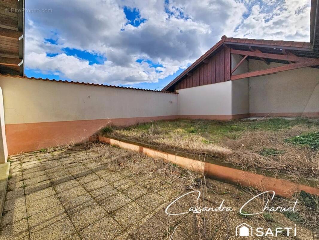 Photo 1 - Commerce à EYZIN-PINET