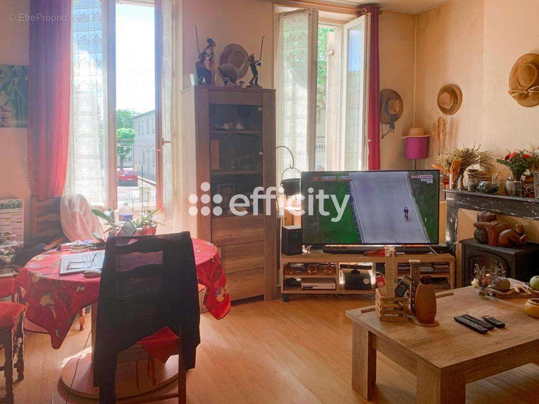 Appartement 175 m² à Saintes  - photo 7