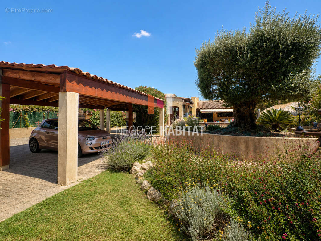 Villa  316 m2 hab. / terrain 1831 m2 - piscine - garage - photo 12