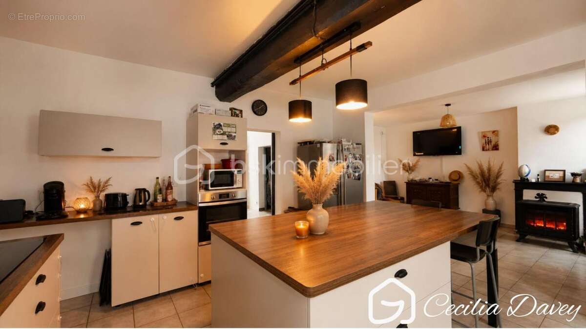 *** Nouveauté : Coup de cœur assuré pour cette belle Maison de caractère entièrement rénovée avec sa dépendance de 110m², atelie - photo 3