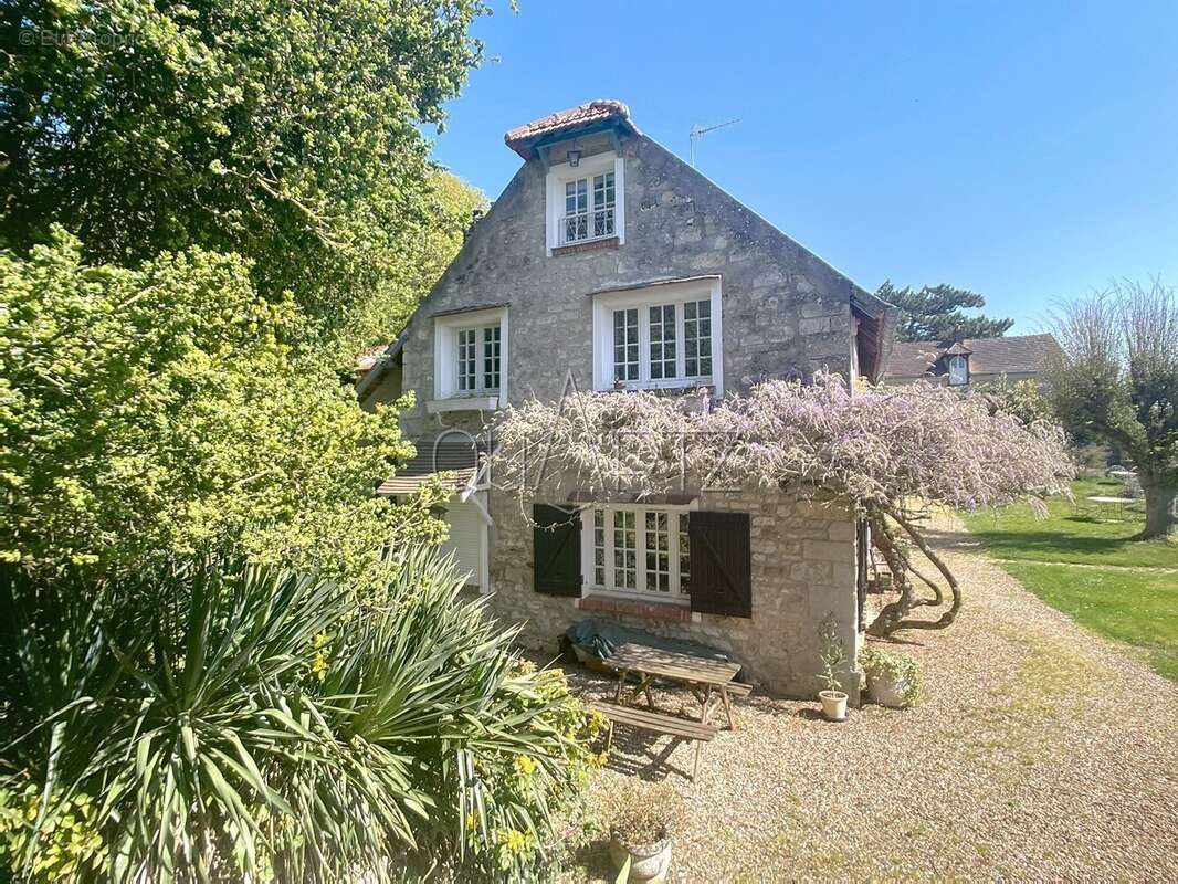 Maison 340 m² à Nesles-La-Vallee  - photo 3